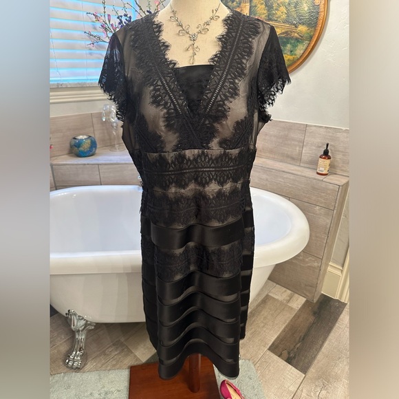 Pristine JS Collection Black with Cream Underlay Petite Gorgeous Dress - Picture 7 of 9